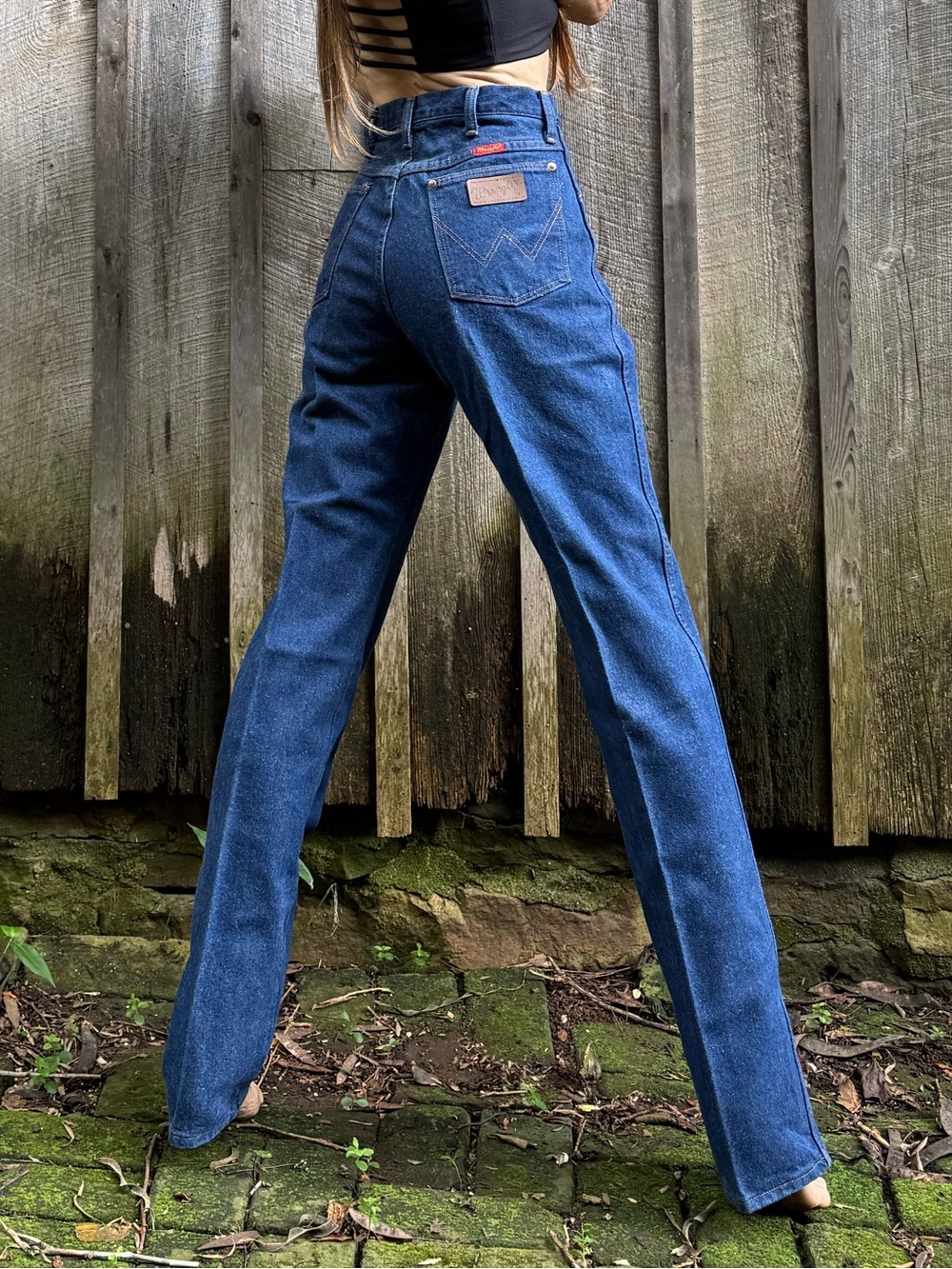 Classic 70s Loose Fit Straight Cut High Waist Jeans in Dark Denim Wash
